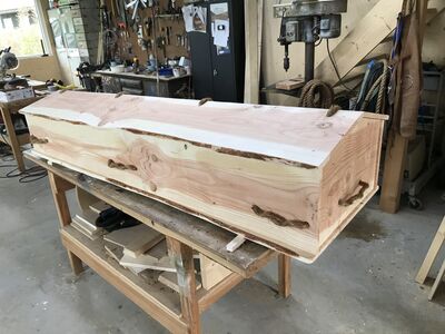 De-kistemakker-uitvaartkist-douglas-natuurkist-dakje