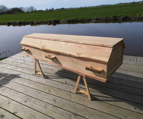 De-kistemakker-uitvaartkist-douglas-kist-kap