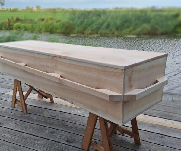 De-kistemakker-uitvaartkist-massief-populieren